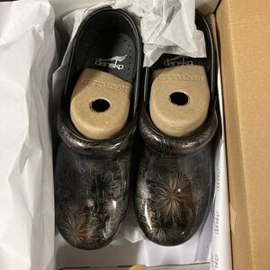 Dansko Etched Floral Clogs NIB 38